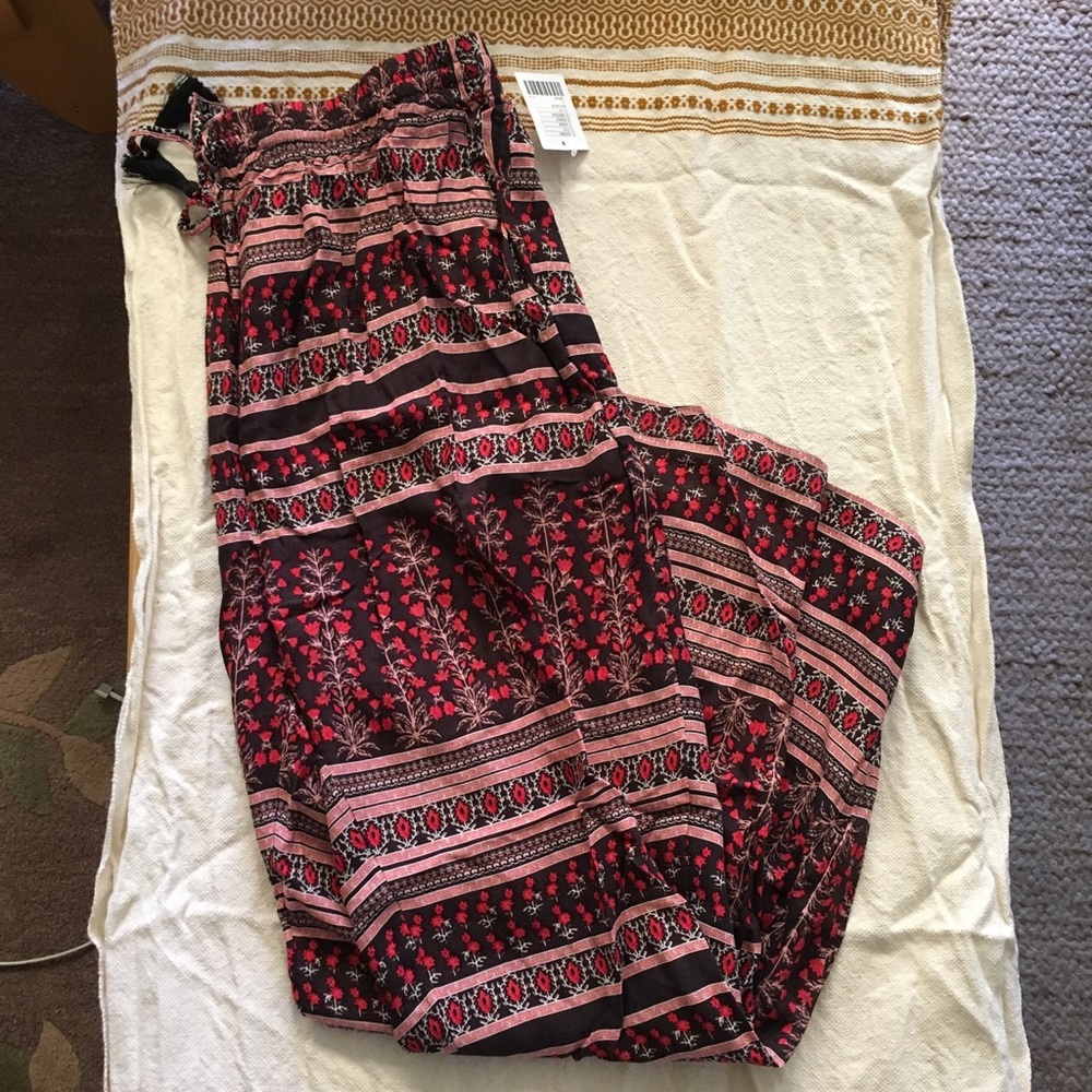 Flowy pants with cute pattern